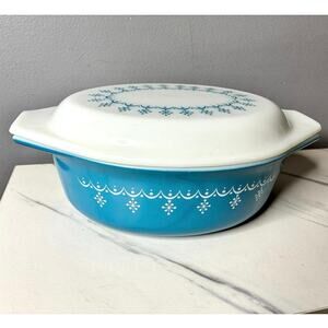 Vintage Pyrex 475-B Turquoise Snowflake Garland Casserole Dish w Lid